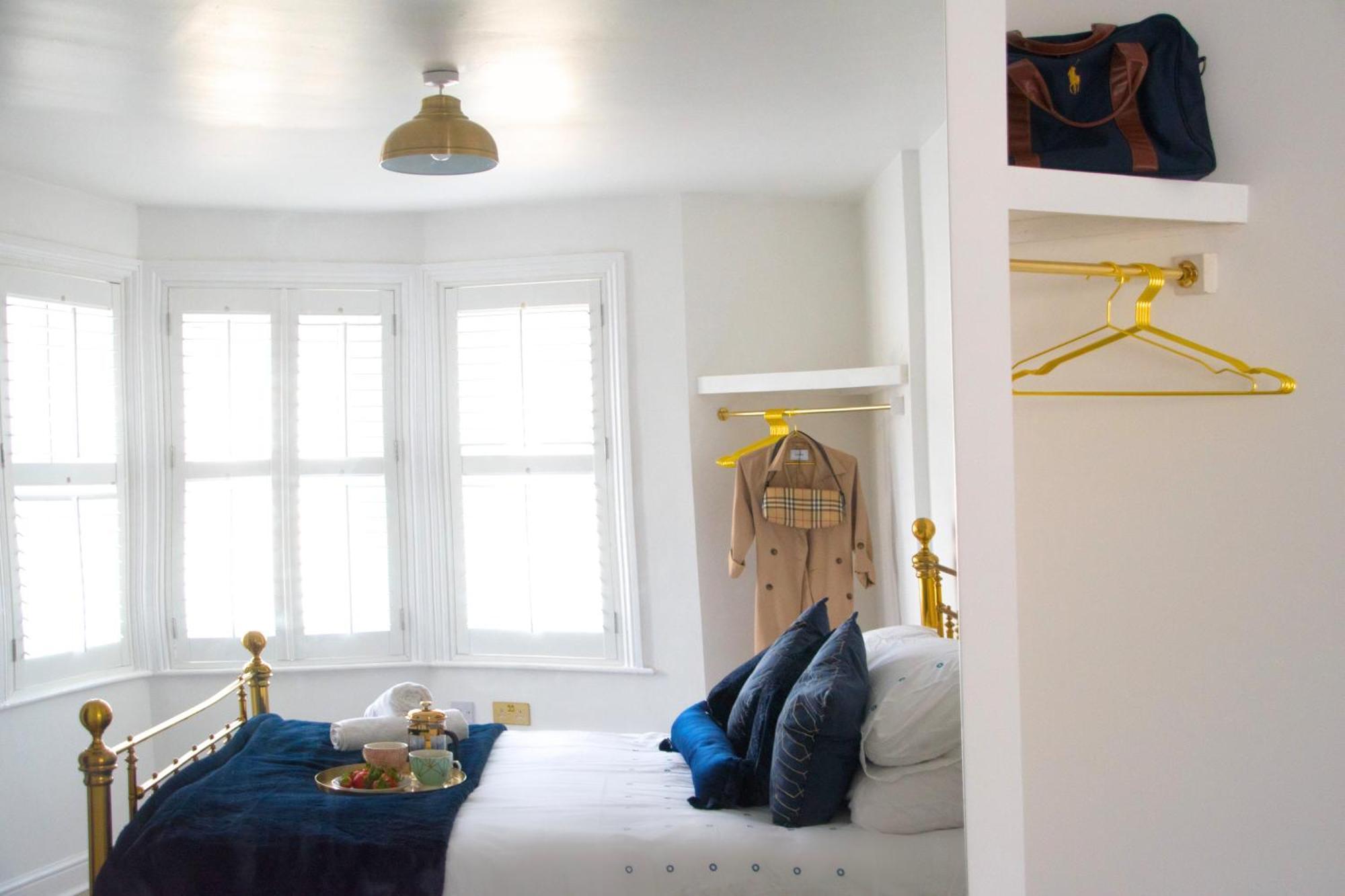 בורנמות' Modern Town Centre Flat - Free Shared Parking, King Size Bed, 5 Minutes Walk To Beach מראה חיצוני תמונה