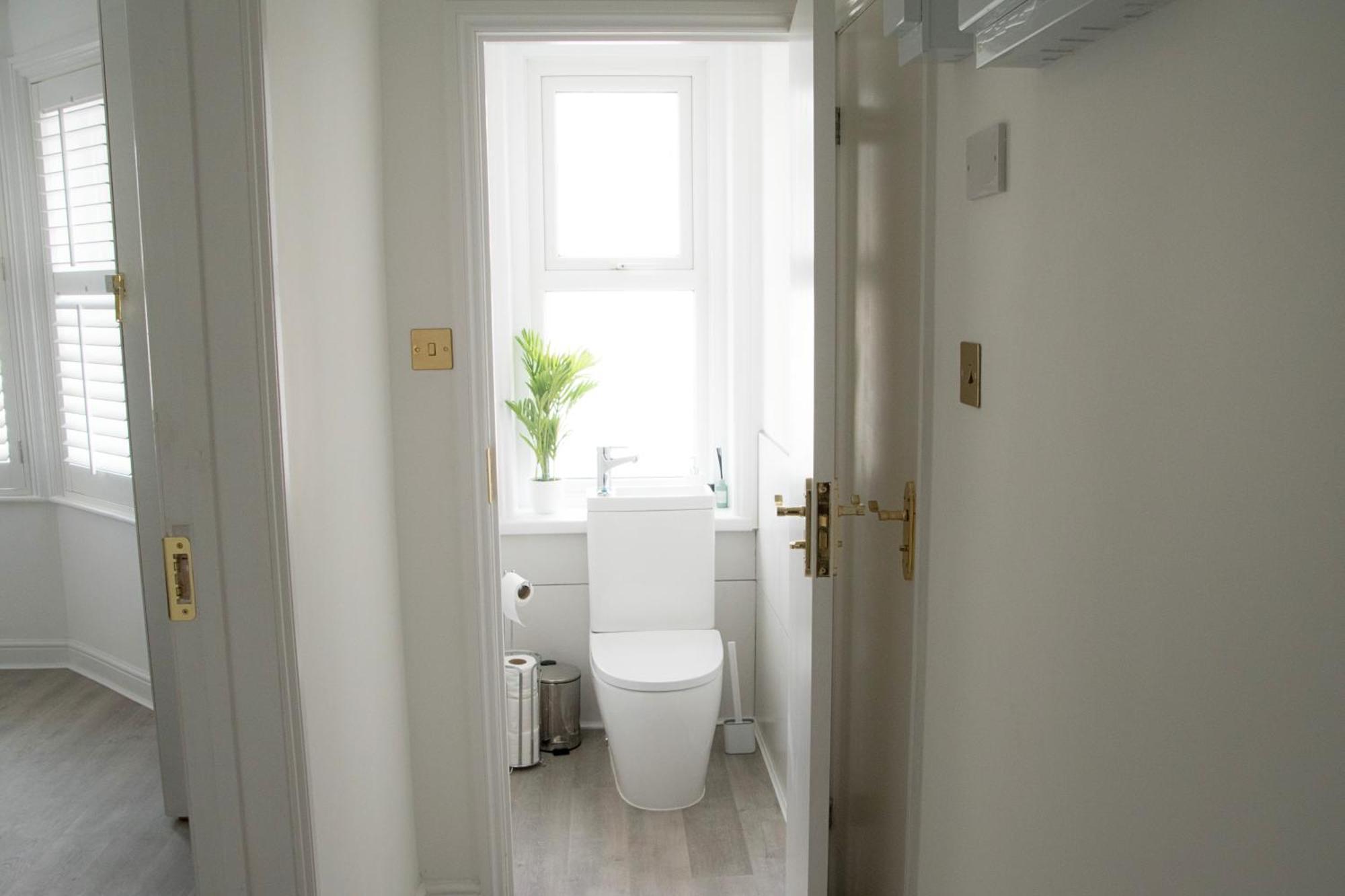 בורנמות' Modern Town Centre Flat - Free Shared Parking, King Size Bed, 5 Minutes Walk To Beach מראה חיצוני תמונה
